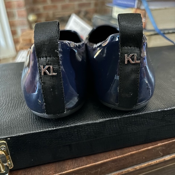 Karl Lagerfeld Paris Vada Dk Blue Patent Ballet Flats - Picture 3 of 10